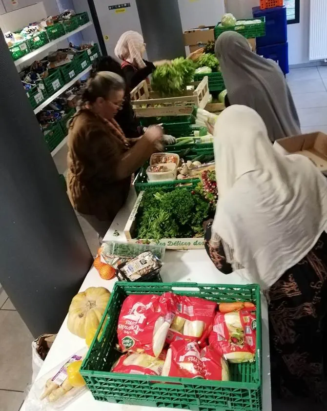 Bénévoles pendant une distribution