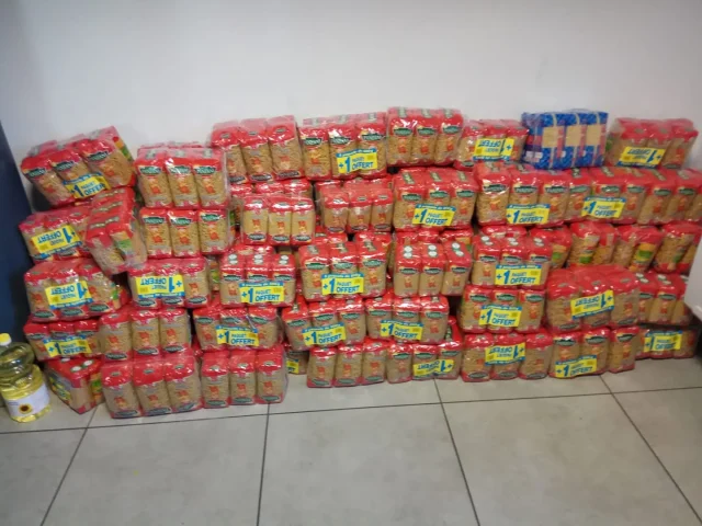 Stock de paquets de pâtes collectés